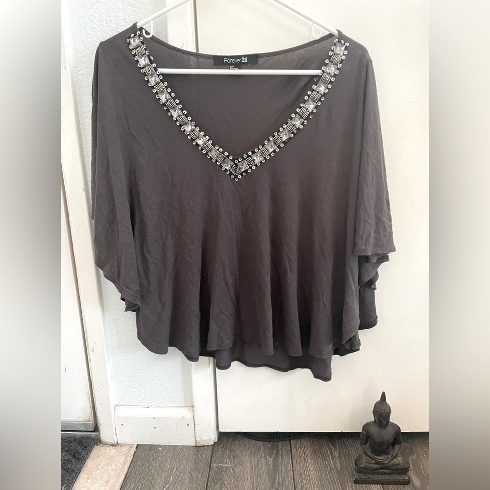 Forever 21 - gray small/petite flowy, drapey, blouse/top with bling neckline 💎